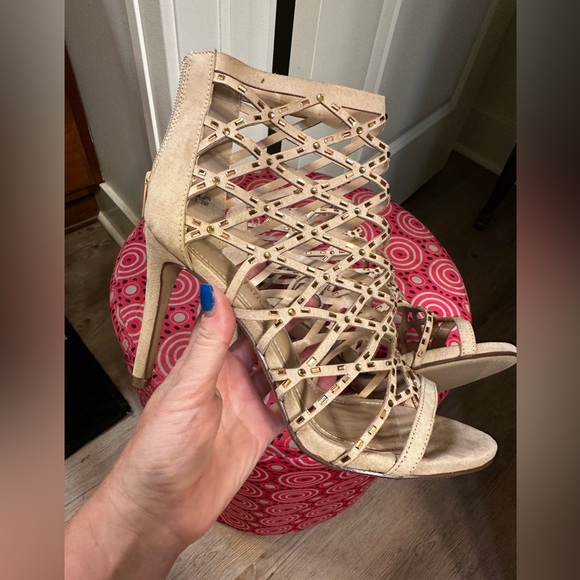 Classic Cage Gold Heels - Picture 10 of 14